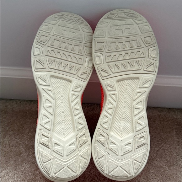 APL TechLoom Tracer Bright Coral Sneakers - Picture 3 of 10